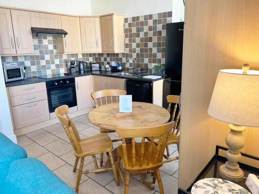 Private Parking, Central Llandudno, King Bed With Ensuite At Clement Lodge 外观 照片