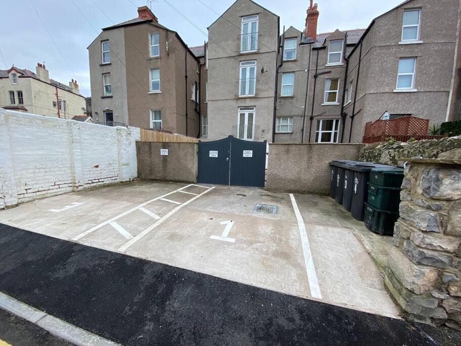 Private Parking, Central Llandudno, King Bed With Ensuite At Clement Lodge 外观 照片